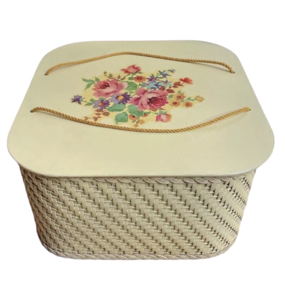 PRINCESS VINTAGE WICKER SEWING 🧵 BOX 🗃️ BASKET 🧺 from the 50’s Floral Decal